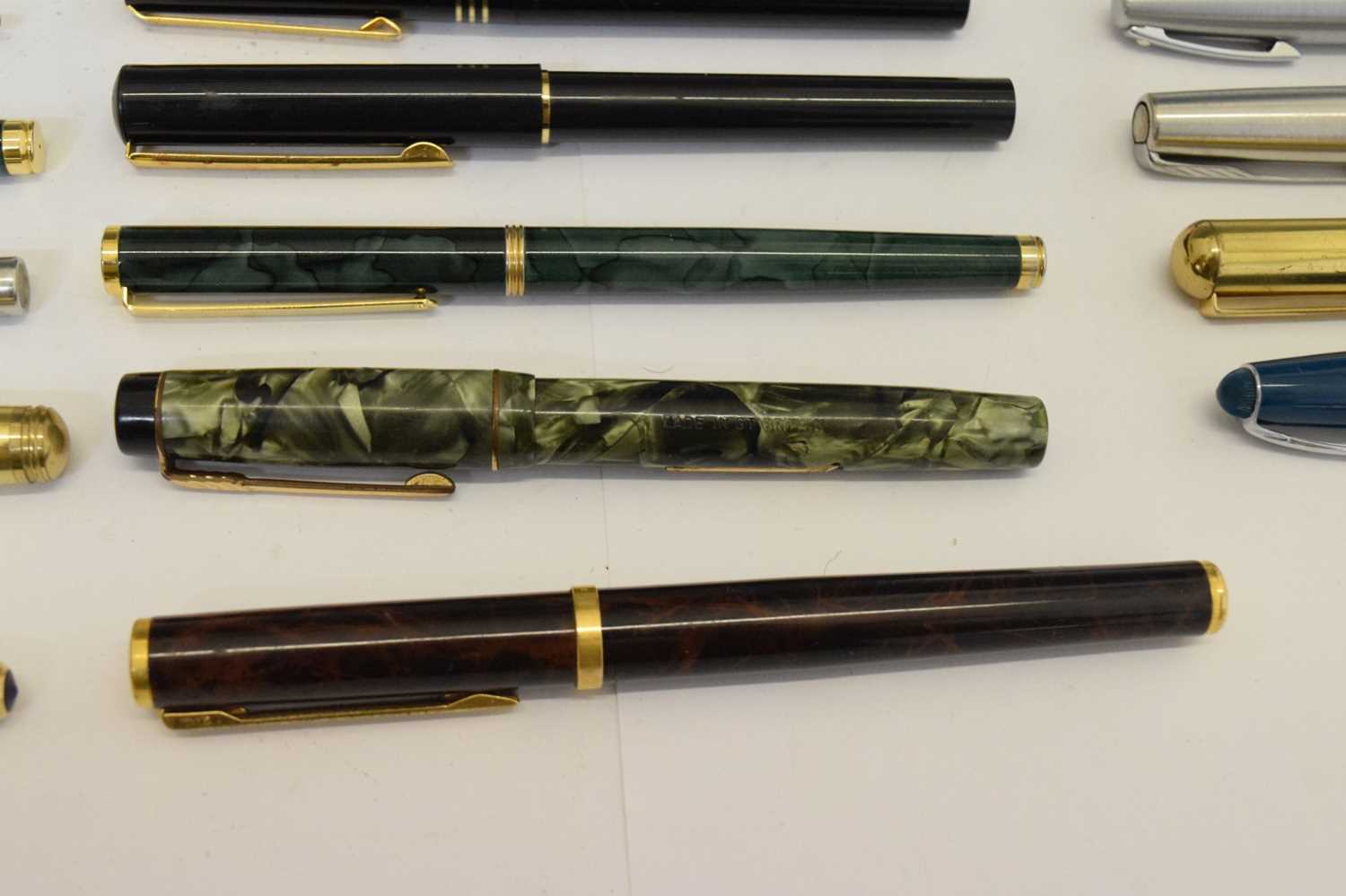 Collection of vintage fountain pens - Image 8 of 11