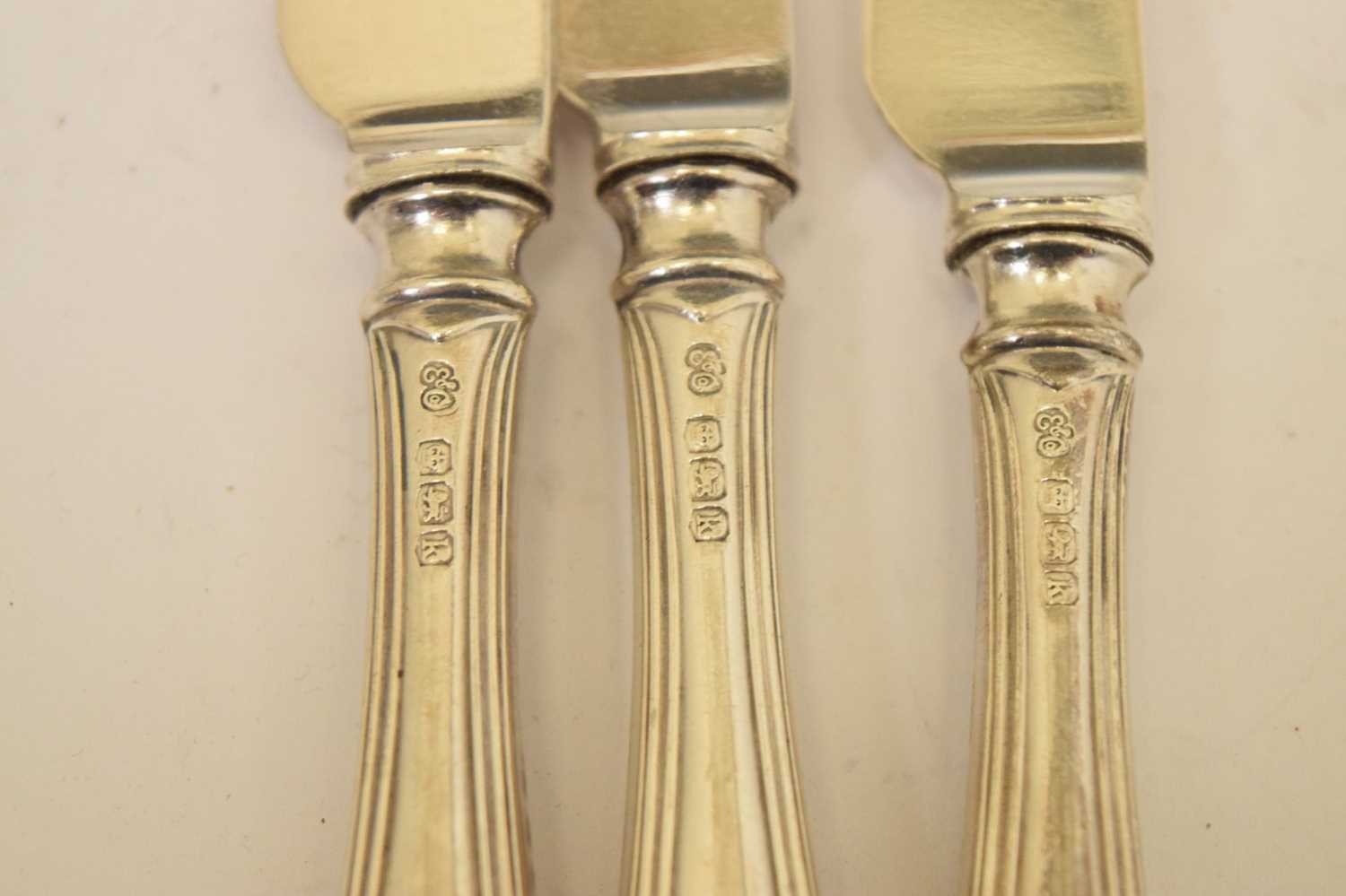 Elizabeth II silver tea caddy spoon, cased set of silver handled tea knives, etc - Image 3 of 17