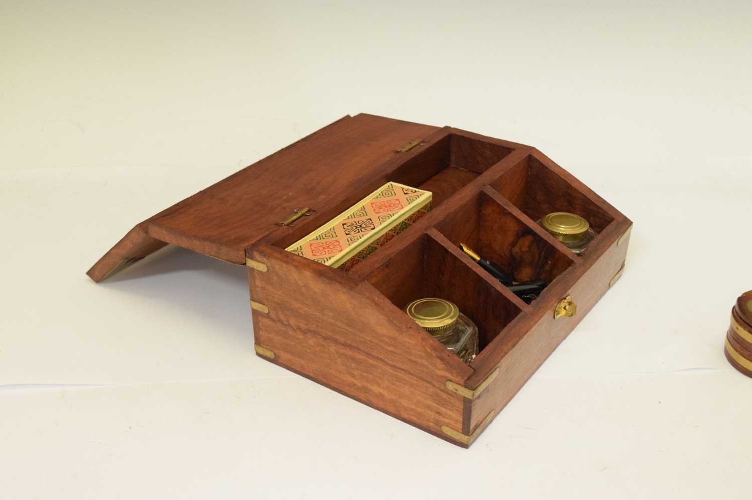 Hardwood and brass inlaid desk box - Image 3 of 7