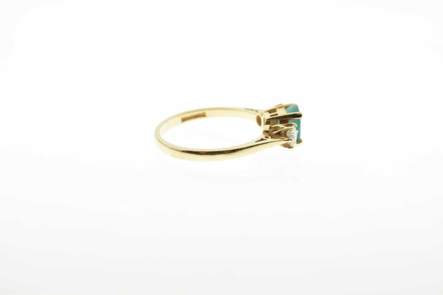 18ct gold emerald and diamond three-stone ring - Image 3 of 8