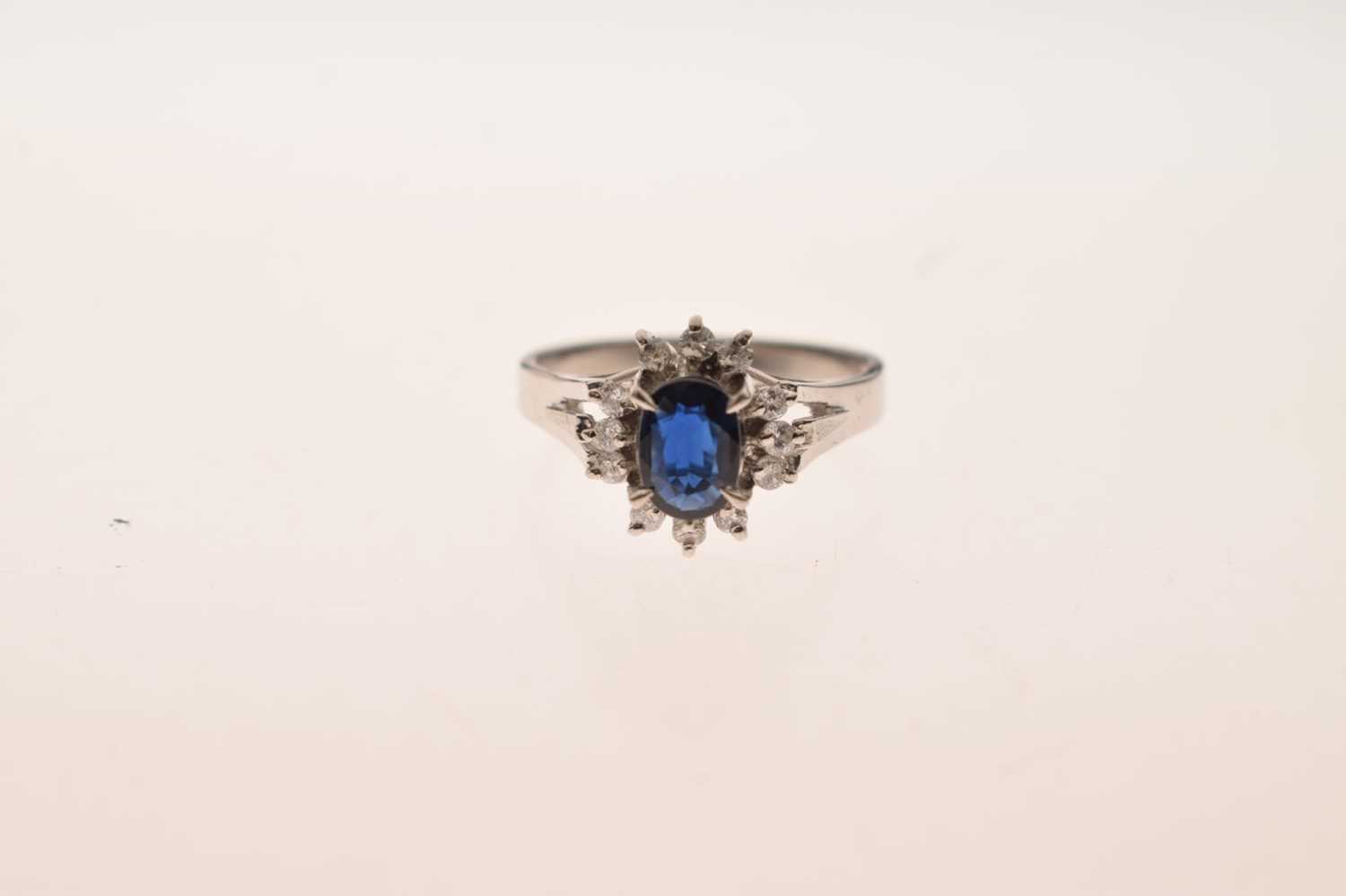 Sapphire and diamond cluster ring - Image 7 of 8