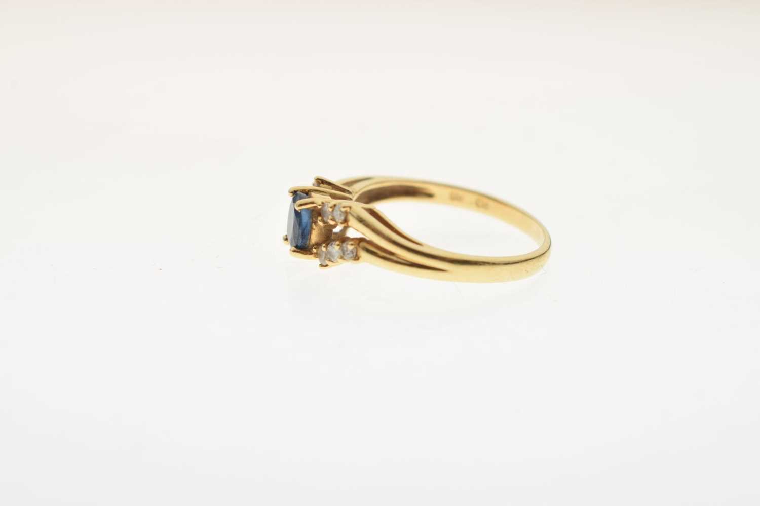 18c gold sapphire and white sapphire dress ring - Image 2 of 6