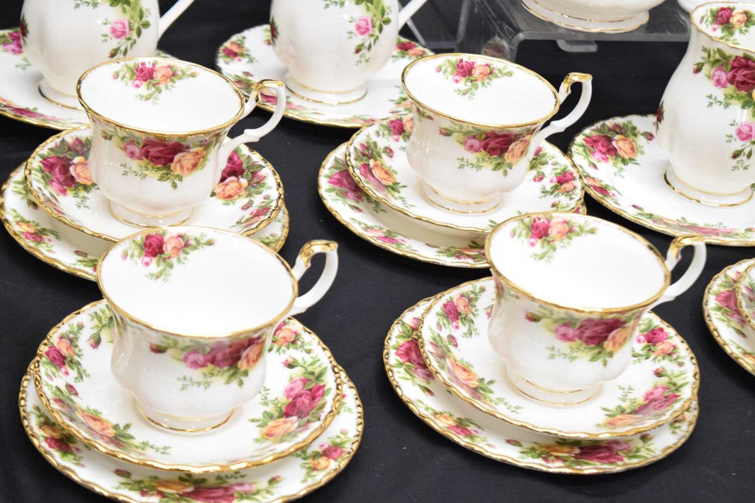 Royal Albert 'Old Country Roses' pattern part tea and dinner wares - Image 9 of 14