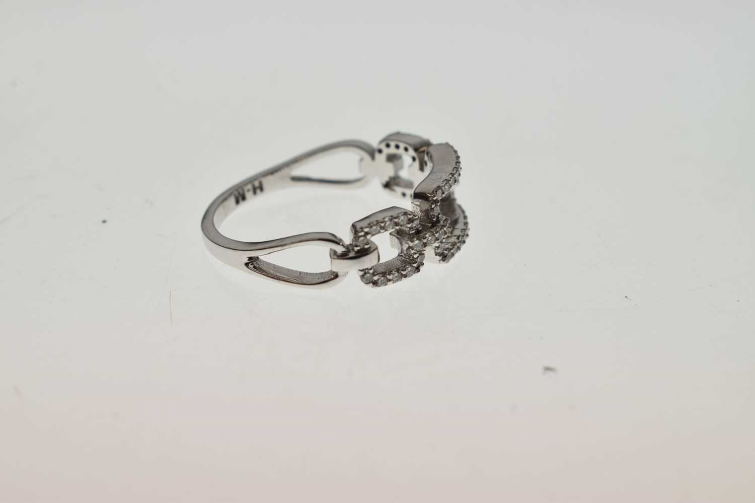 Diamond set dress ring of chain links design - Image 4 of 8