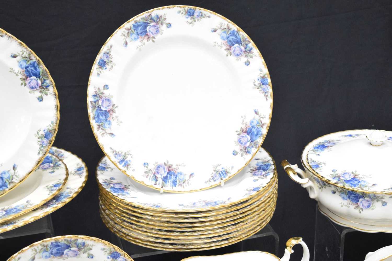 Extensive Royal Albert 'Moonlight Rose' (Blue Roses) pattern tea and dinner wares - Image 12 of 19