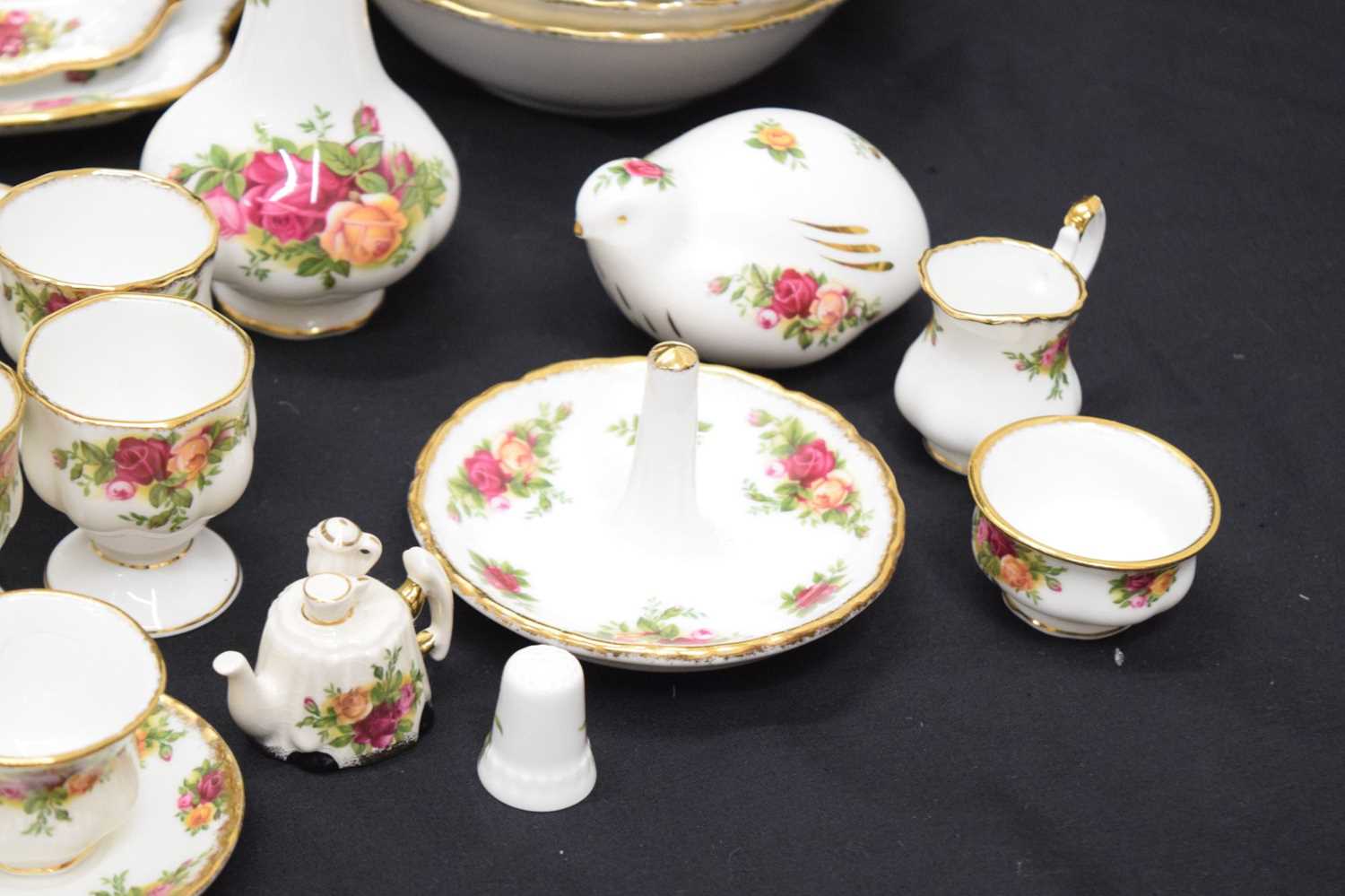 Royal Albert 'Old Country Roses' pattern part tea and dinner wares - Image 11 of 14