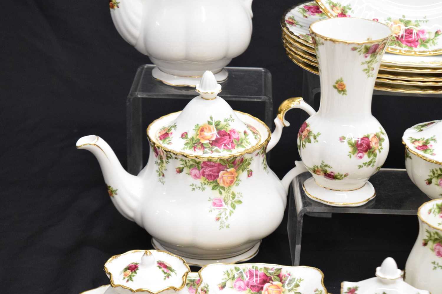 Royal Albert 'Old Country Roses' pattern part tea and dinner wares - Image 4 of 14