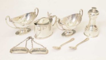 Quantity of small silver, to include pair of pedestal salts etc.