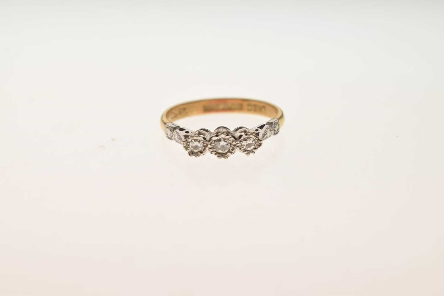 Diamond three-stone ring - Image 6 of 6