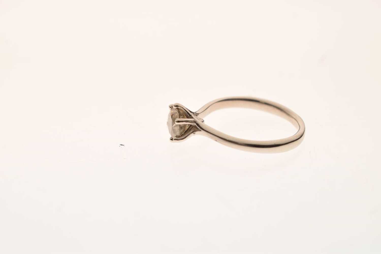 Diamond single stone platinum ring - Image 2 of 8