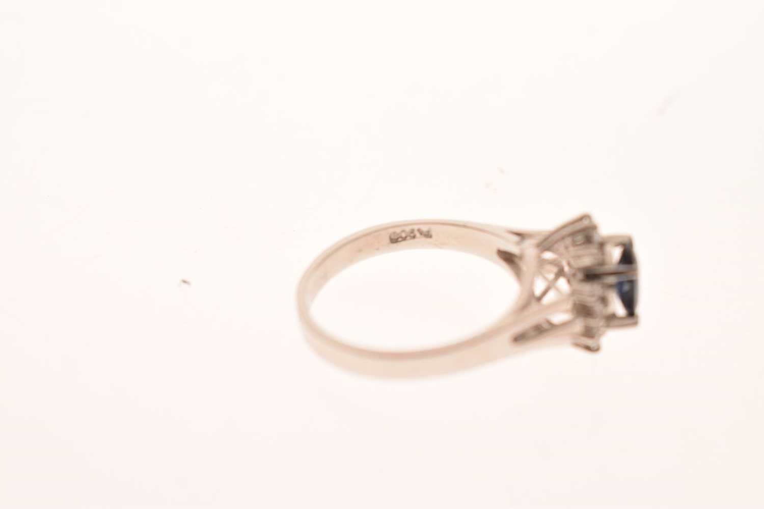 Sapphire and diamond cluster ring - Image 5 of 8