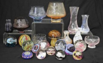 Quantity of Caithness and other glass paperweights