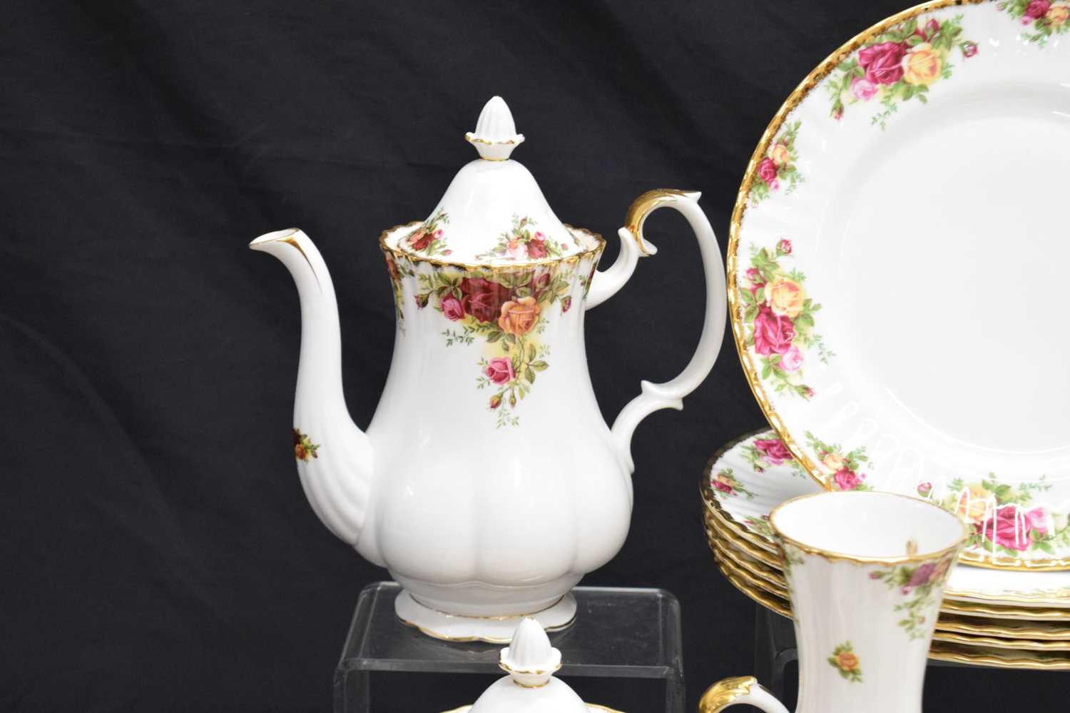 Royal Albert 'Old Country Roses' pattern part tea and dinner wares - Image 5 of 14