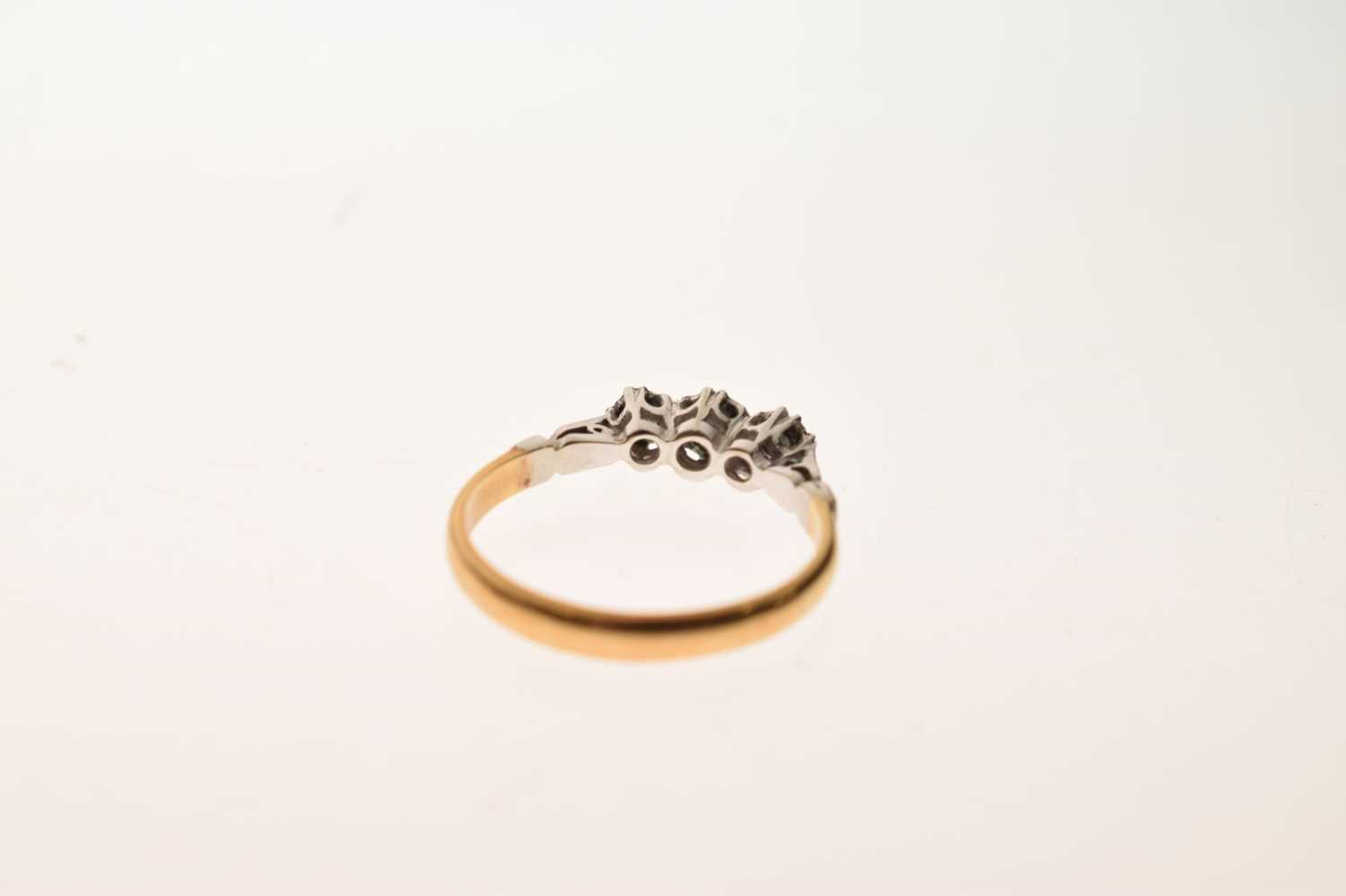 Diamond three-stone ring - Image 3 of 6