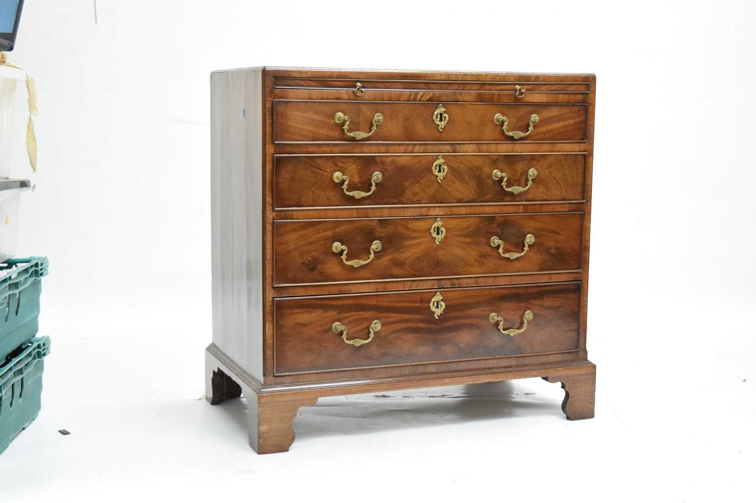 Mahogany four-drawer chest - Image 9 of 11