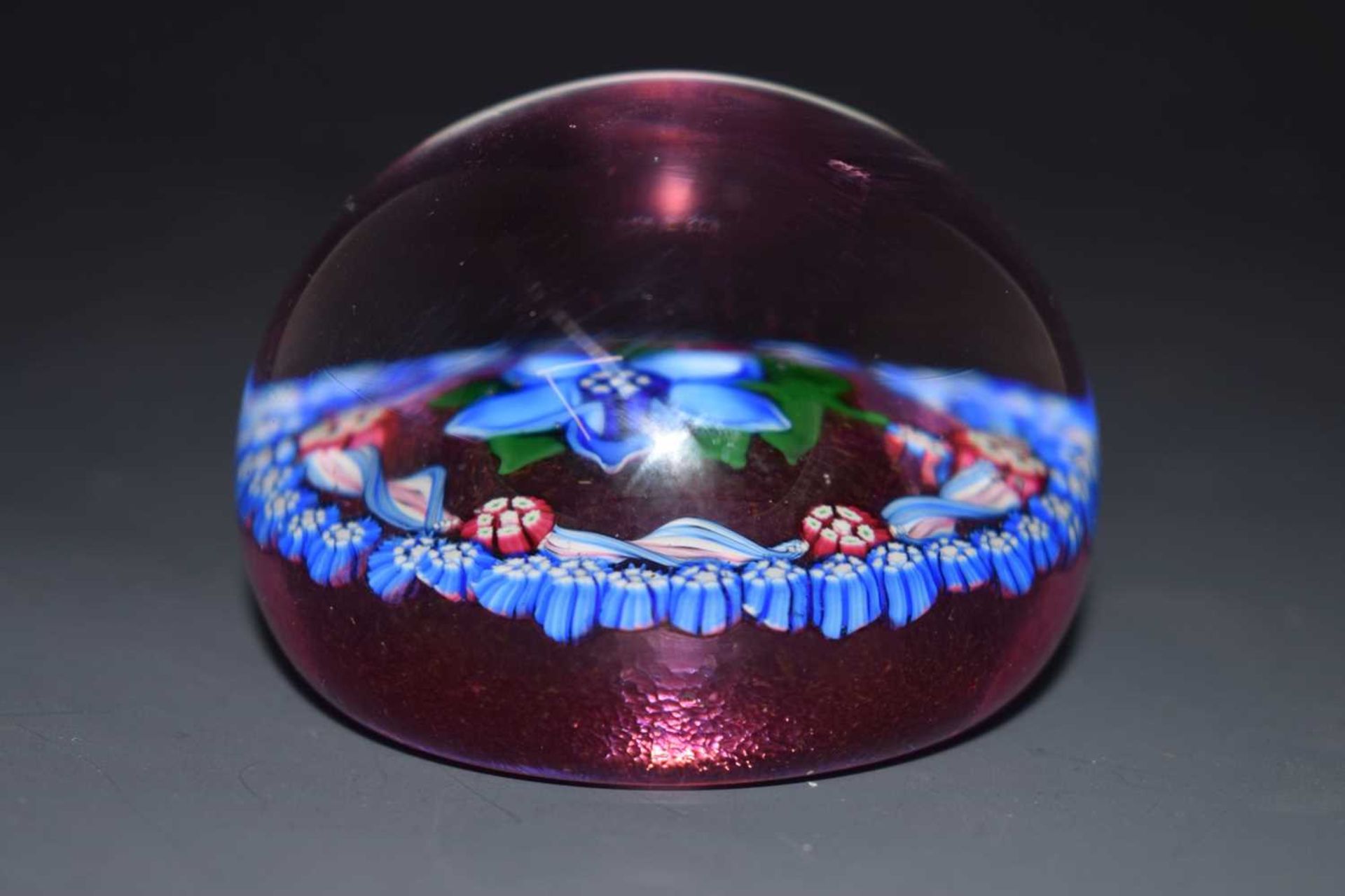 Attributed to Jay Glass - Small glass paperweight - Image 5 of 7