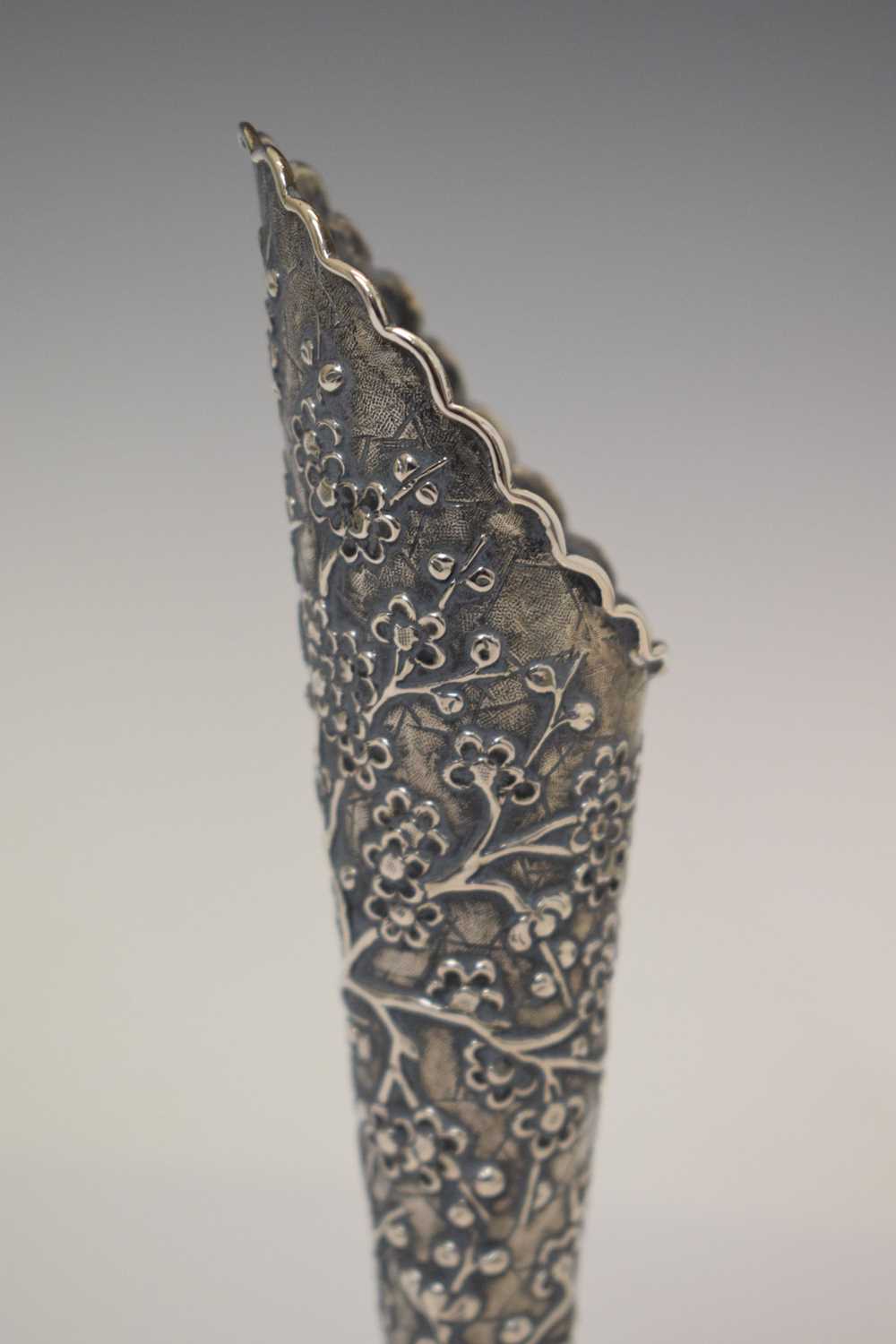 Late 19th/early 20th century Chinese export white-metal bud vase - Image 9 of 14