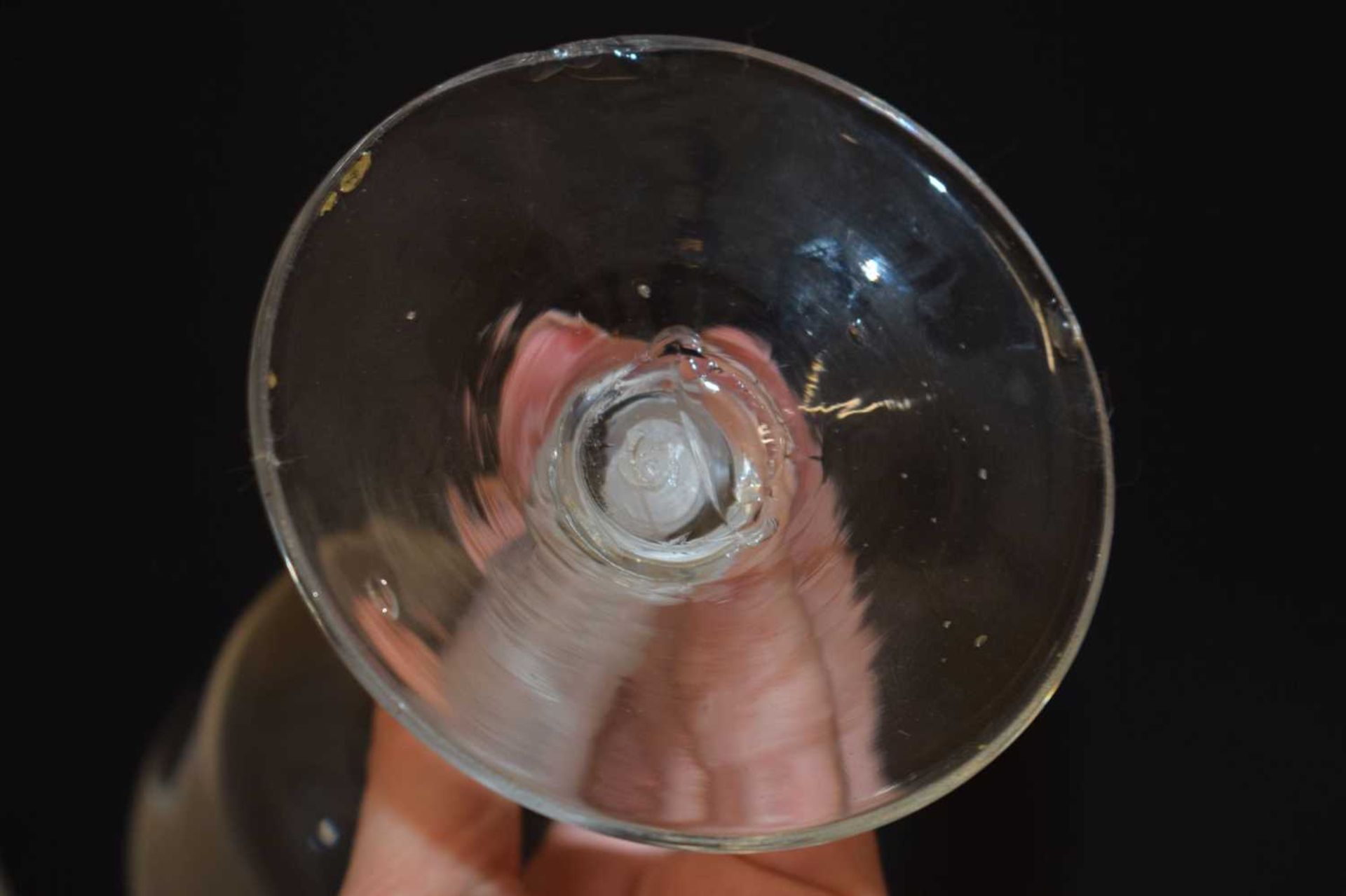 Large opaque twist wine glass - Image 8 of 10