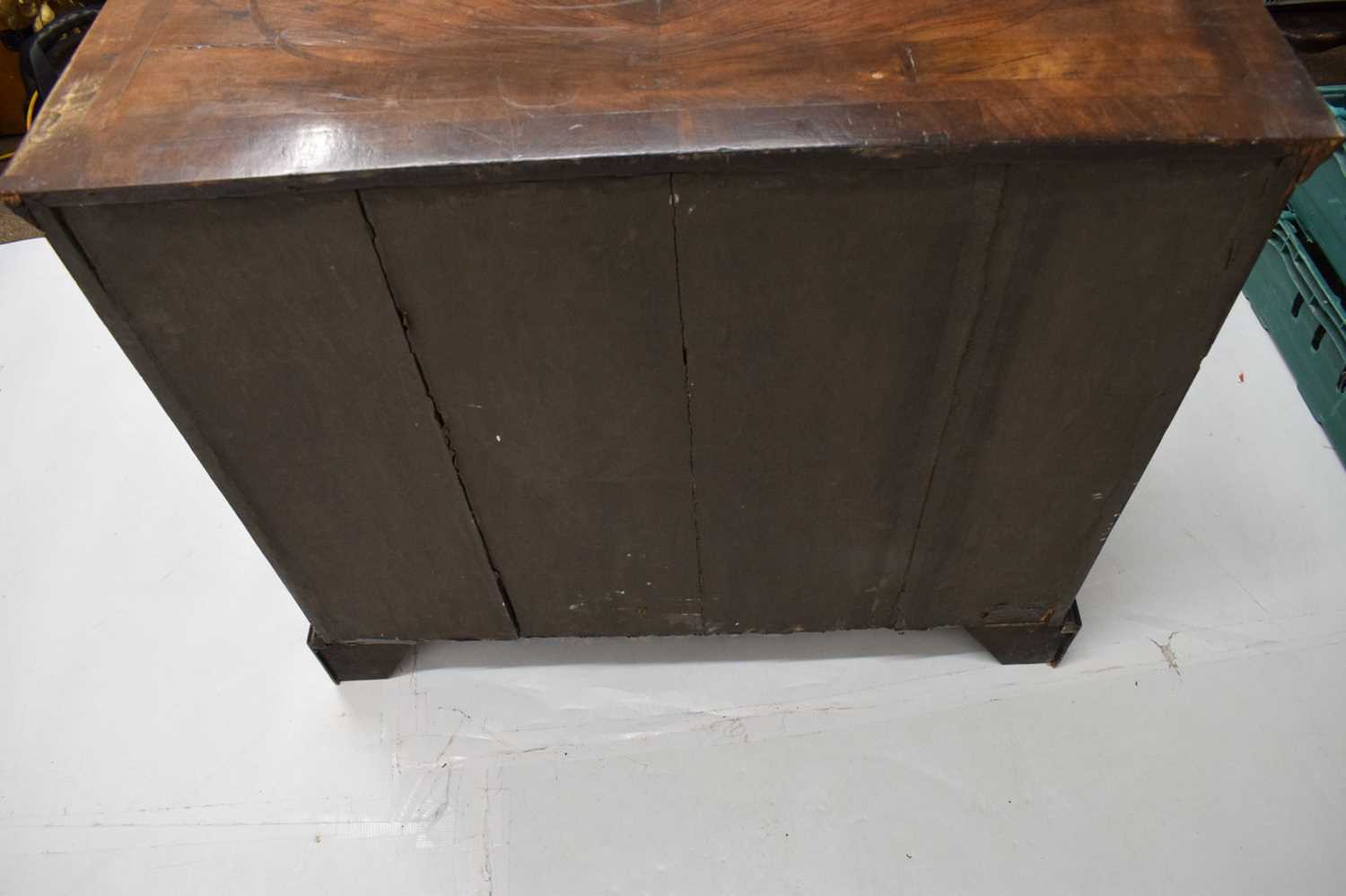 Early 18th century walnut chest of drawers - Image 19 of 20