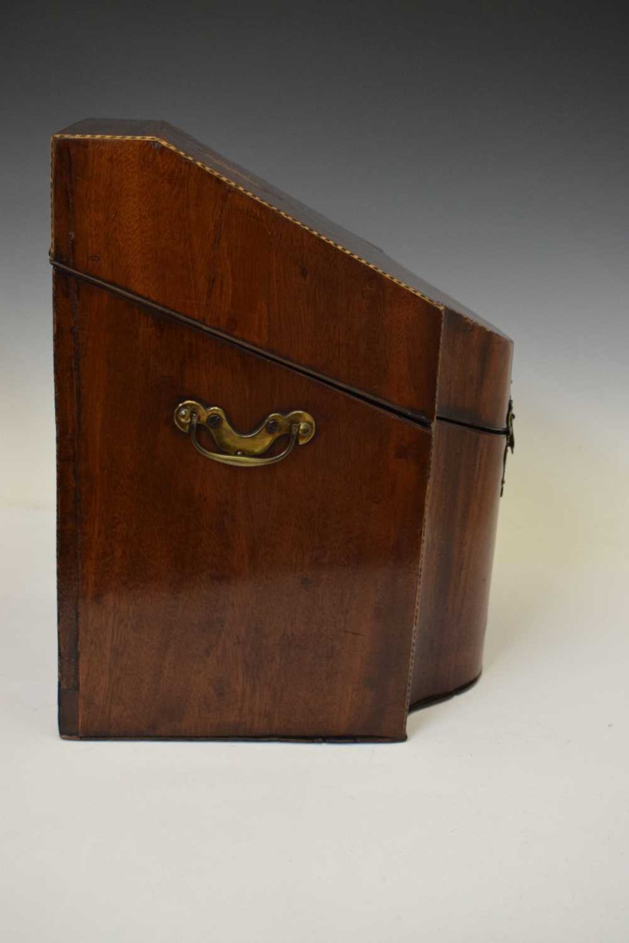 George III mahogany serpentine front cutlery box - Image 10 of 18