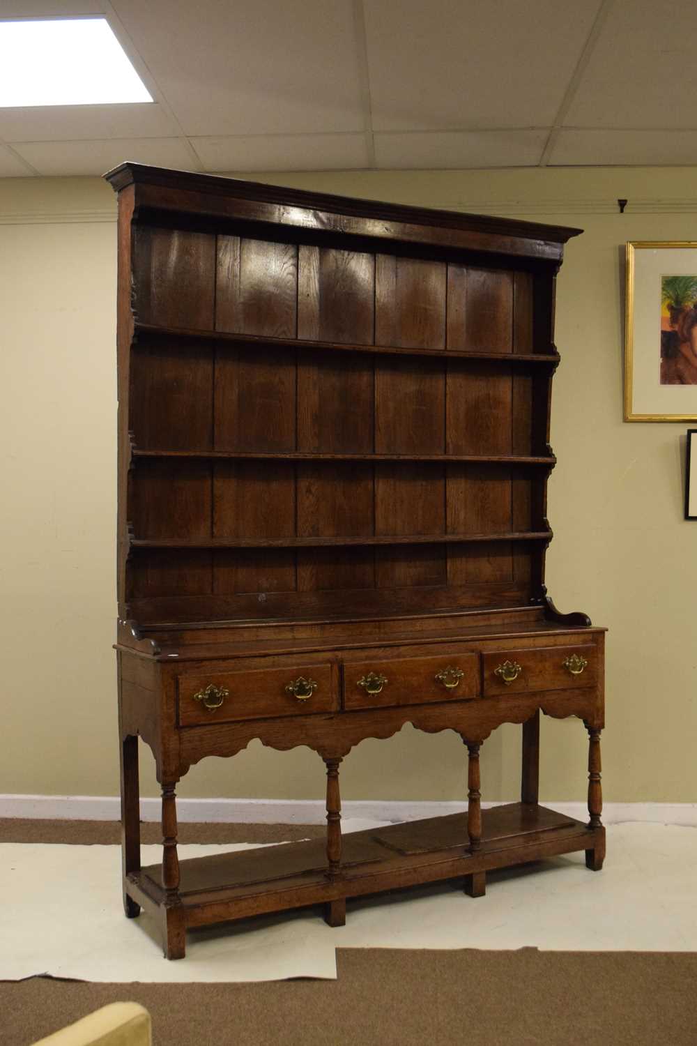George III oak potboard dresser and rack - Image 8 of 14