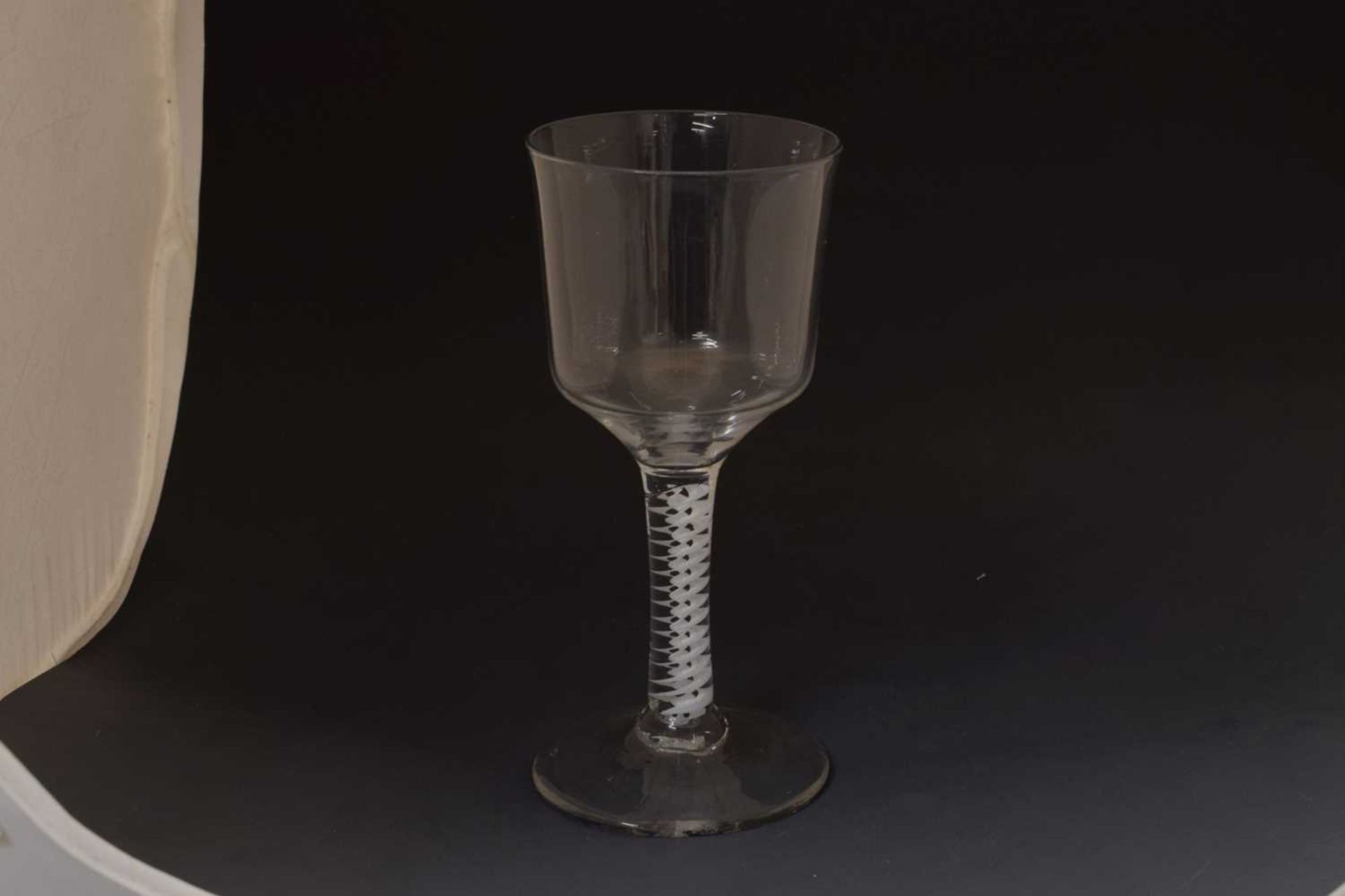 Large opaque twist wine glass - Image 10 of 10