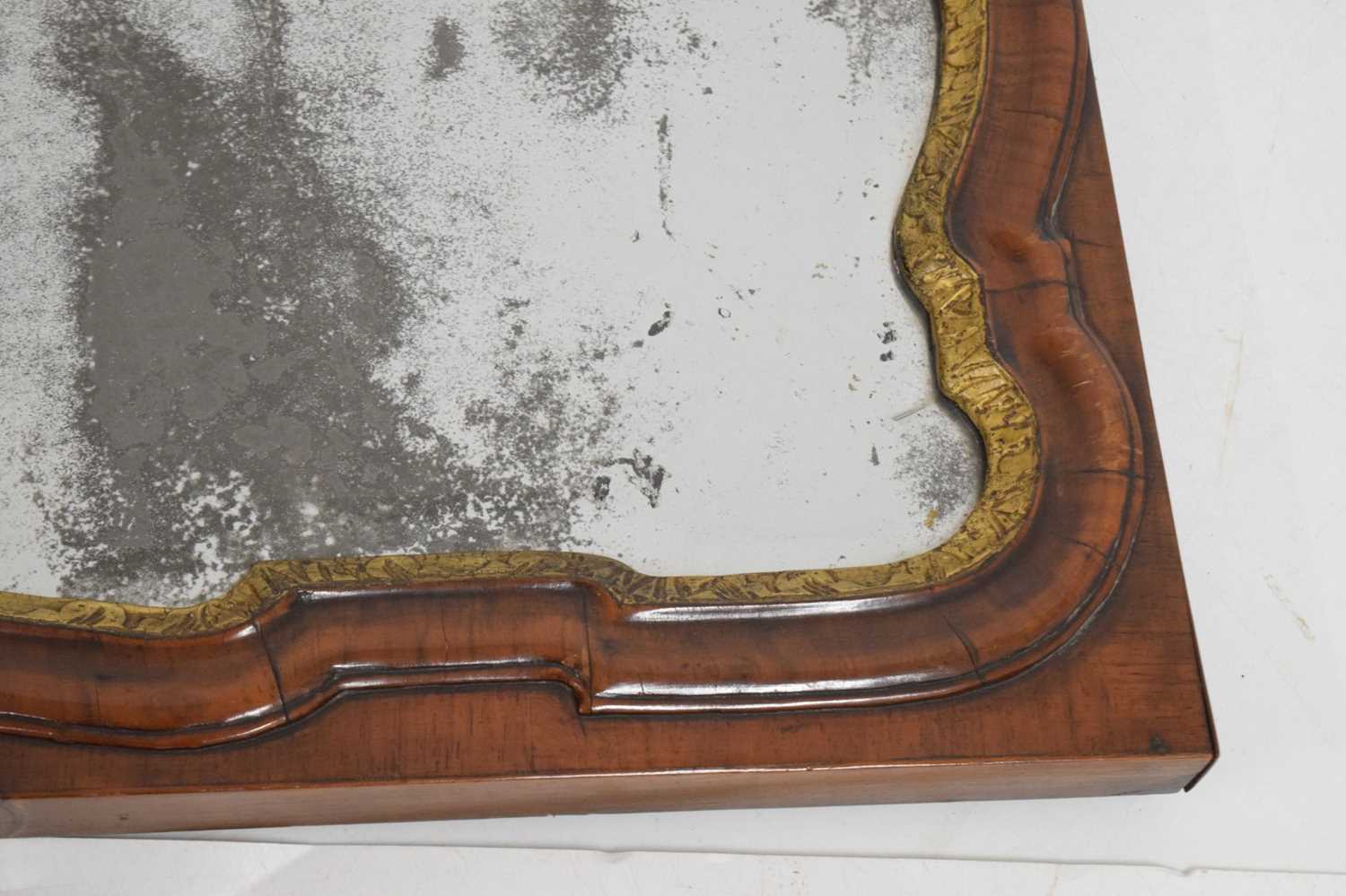 Early 18th century walnut wall mirror with shaped Vauxhall-type bevelled plate - Image 7 of 8