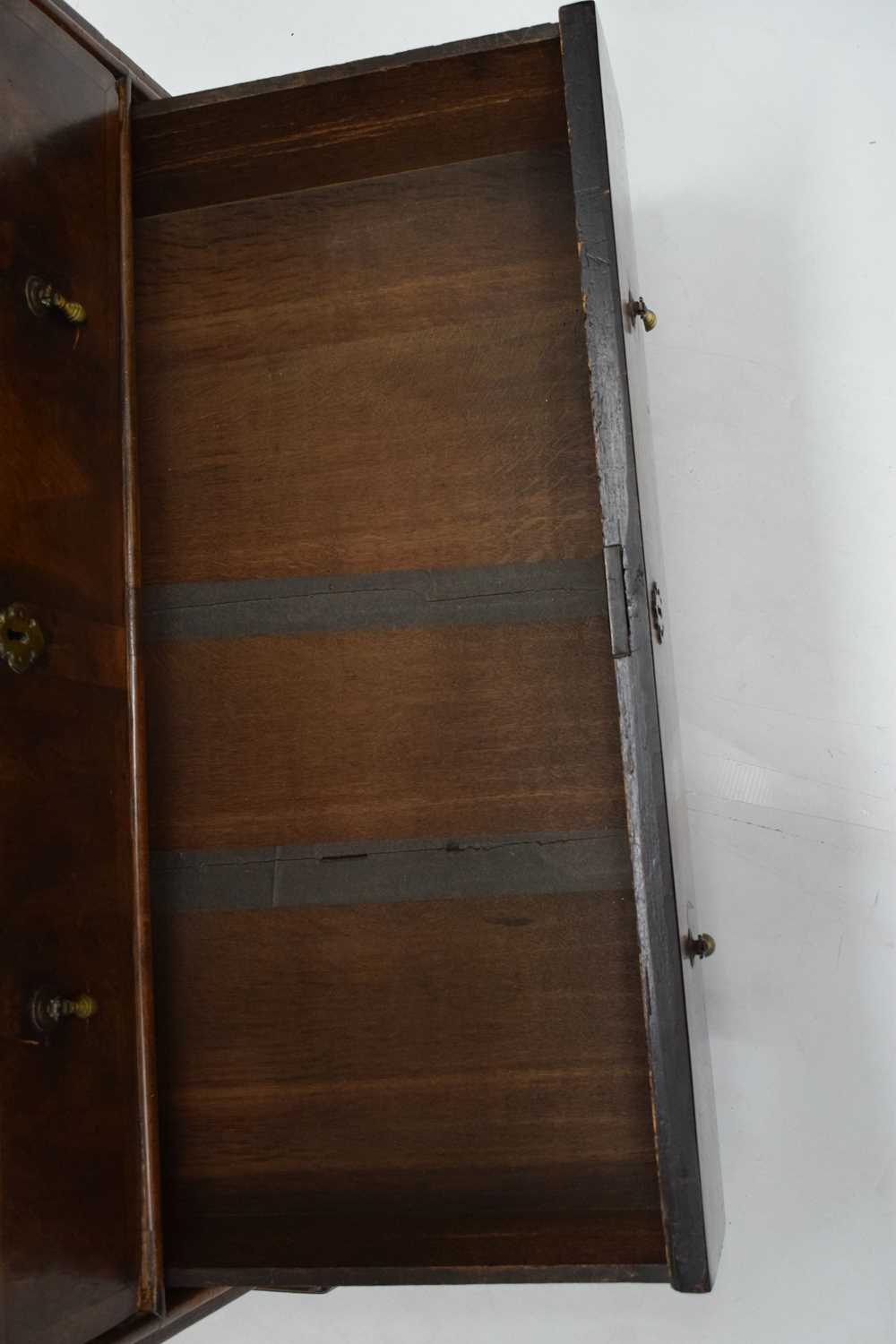 Early 18th century walnut chest of drawers - Image 10 of 20