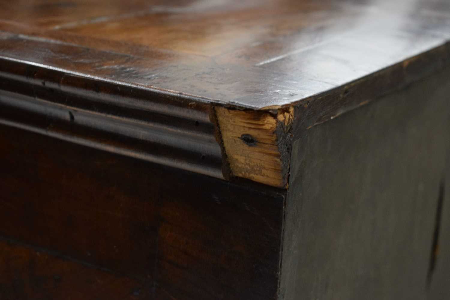 Early 18th century walnut chest of drawers - Image 18 of 20