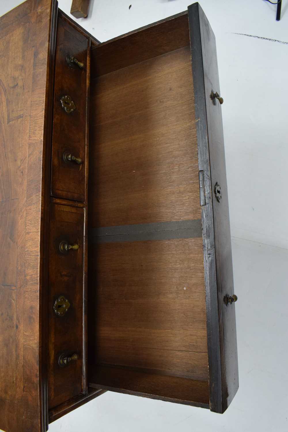 Early 18th century walnut chest of drawers - Image 8 of 20