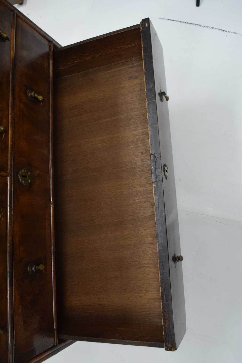 Early 18th century walnut chest of drawers - Image 9 of 20