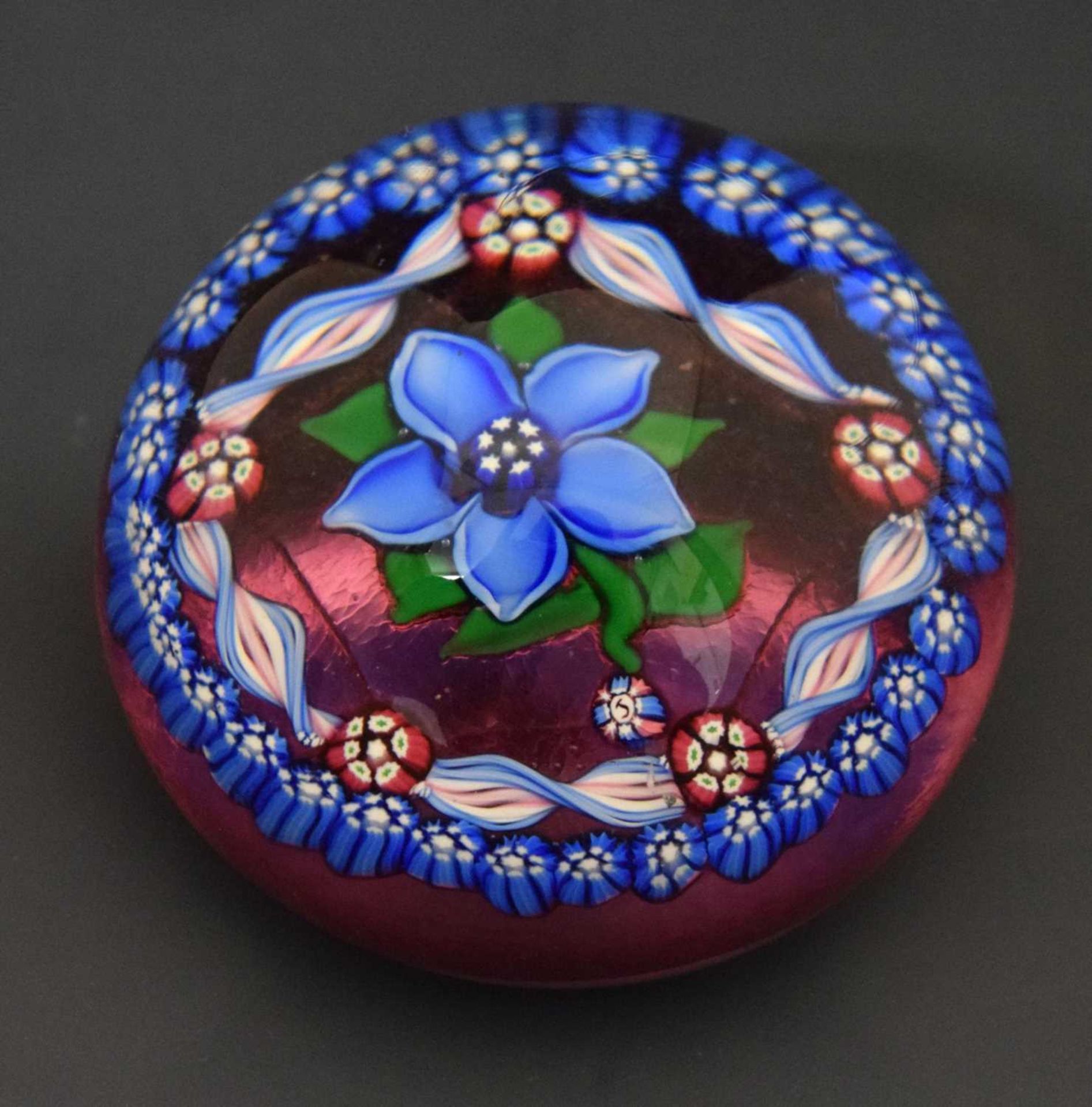 Attributed to Jay Glass - Small glass paperweight