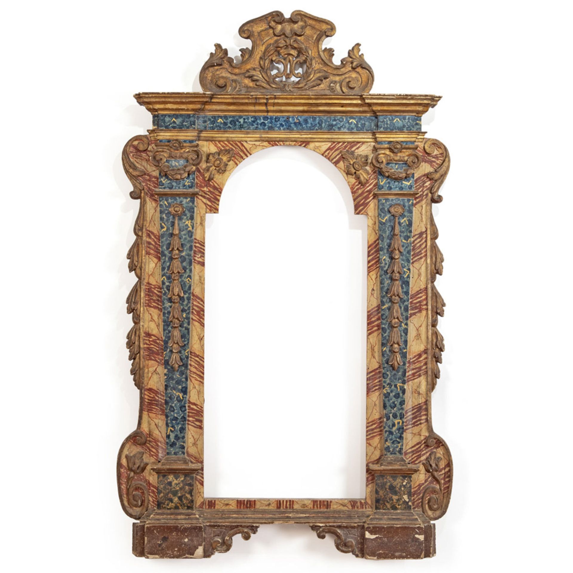 Gilded and lacquered wood aedicule