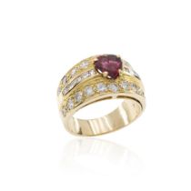 18kt yellow gold heart-shaped ruby ring