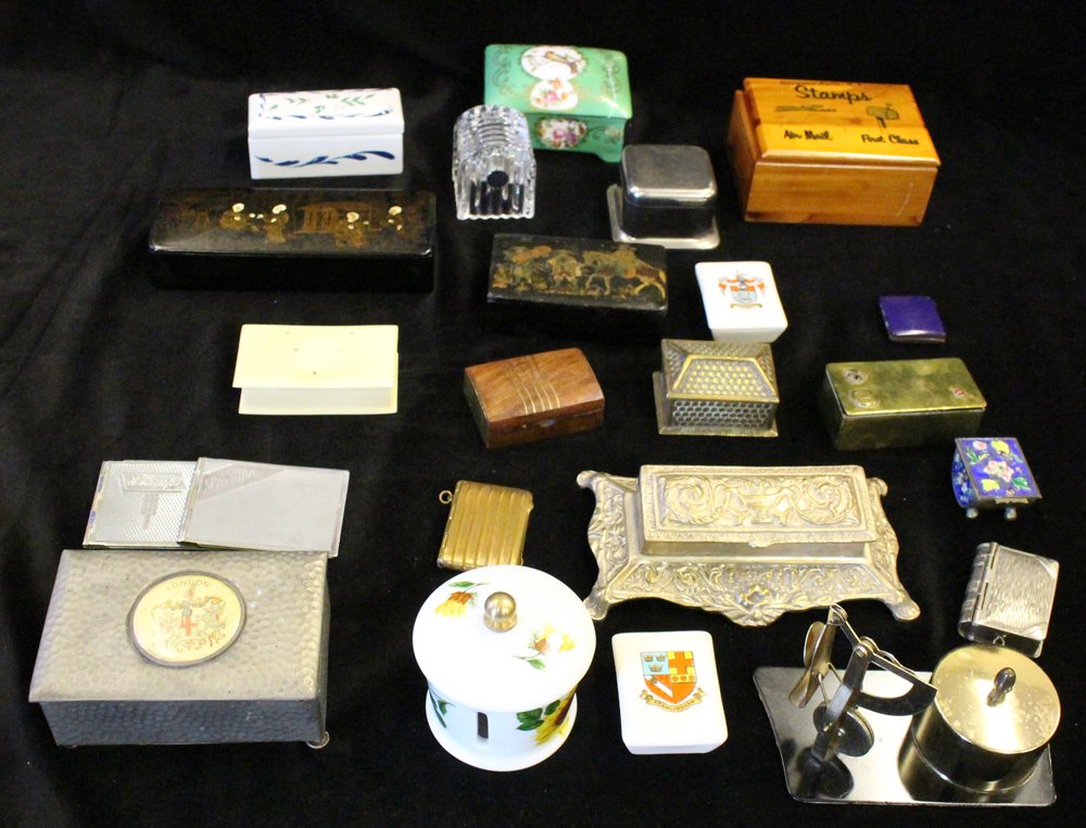 STAMP BOXES & CASES incl. porcelain (5), Chinese enamel, wood (2), lacquer (2), metal (3), glass