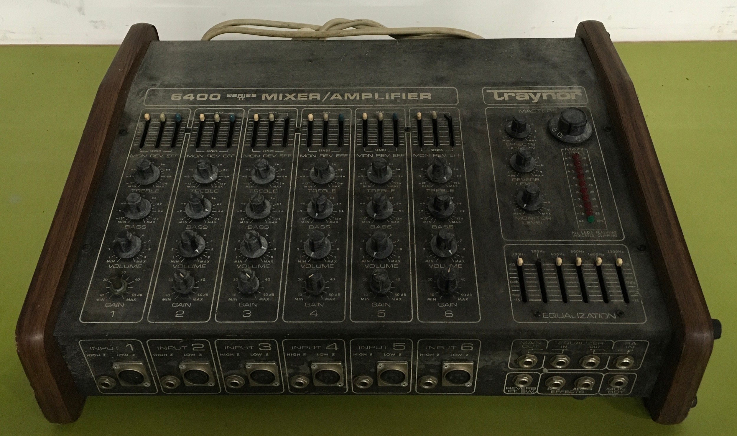 Trayner 6400 mixer/amplifier (WP).