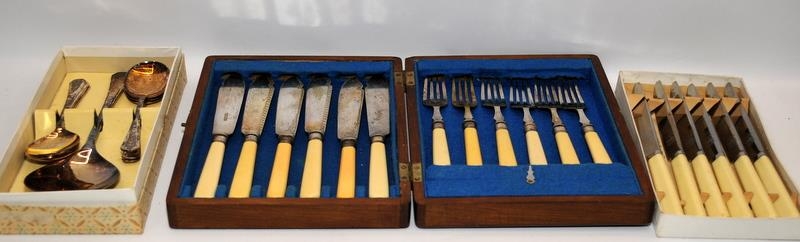 A quantity of vintage flatware comprising both stainless steel and silver plated examples. - Image 3 of 5