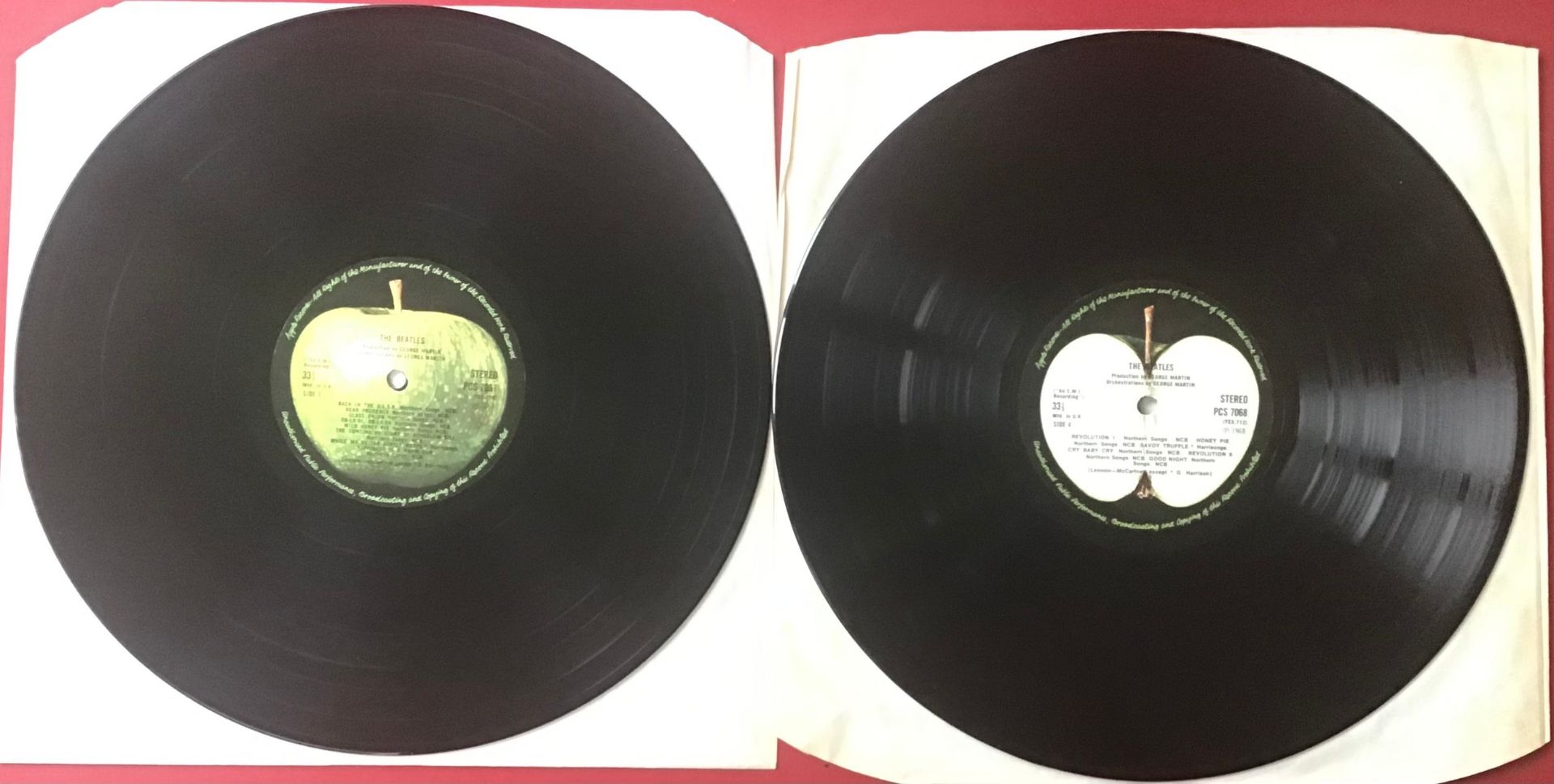 THE BEATLES UNNUMBERED WHITE ALBUM. This double album found here in VG+ condition on Apple Records - Image 4 of 4