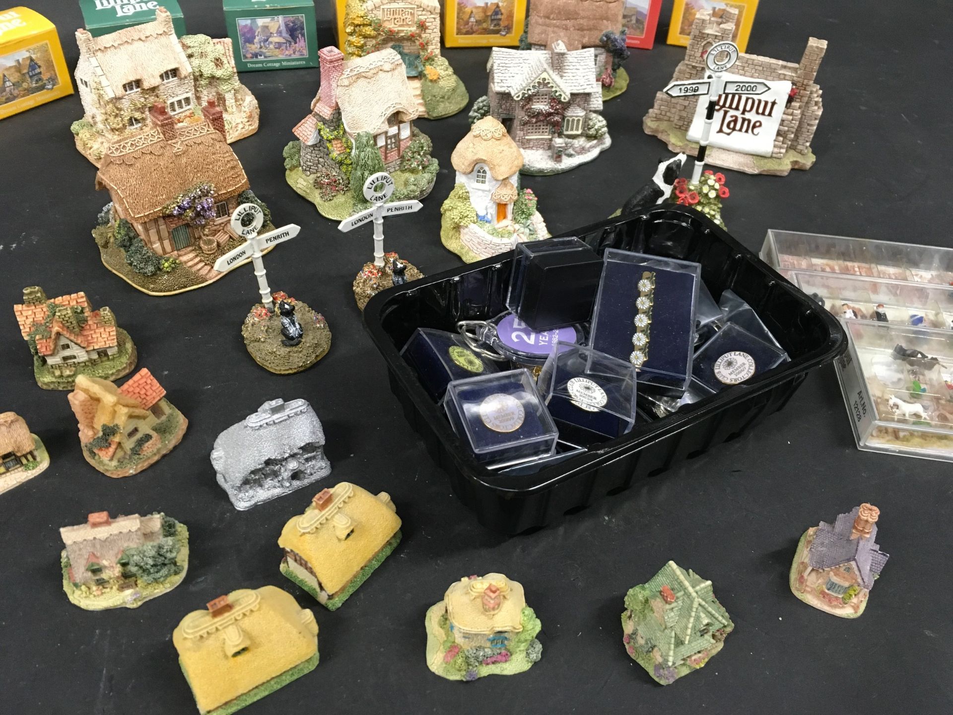 Various Lilliput lane collectors badges, miniature cottages some boxed, lilliput lane mini figures - Image 3 of 4