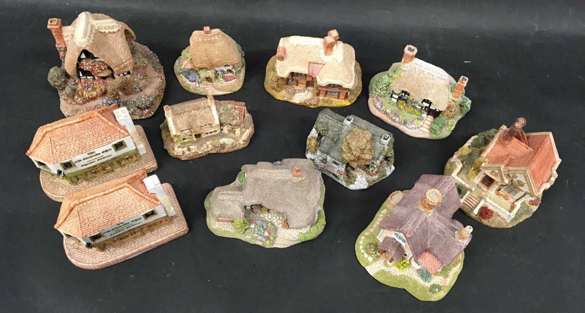 Lilliput lane x 11 to include Old curiosity shop, Swift Hollow, Clockmakers cottage etc - Image 2 of 3