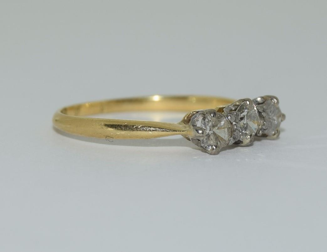 18ct gold and platinum ladies 3 stone diamond ring approx 0.33ct size M - Image 5 of 6