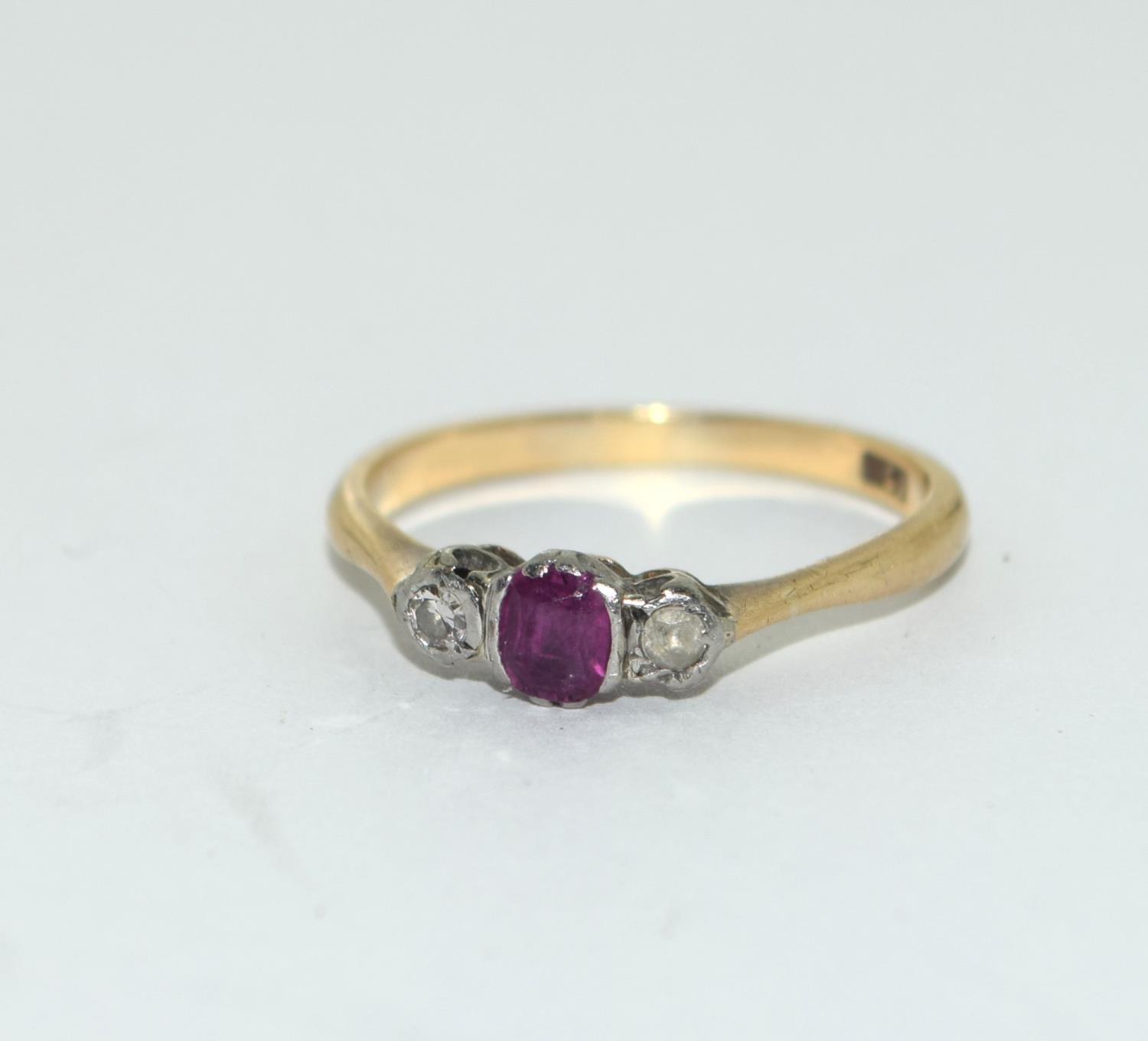 9ct gold ladies Ruby and Diamond 3 stone ring size O - Image 6 of 6