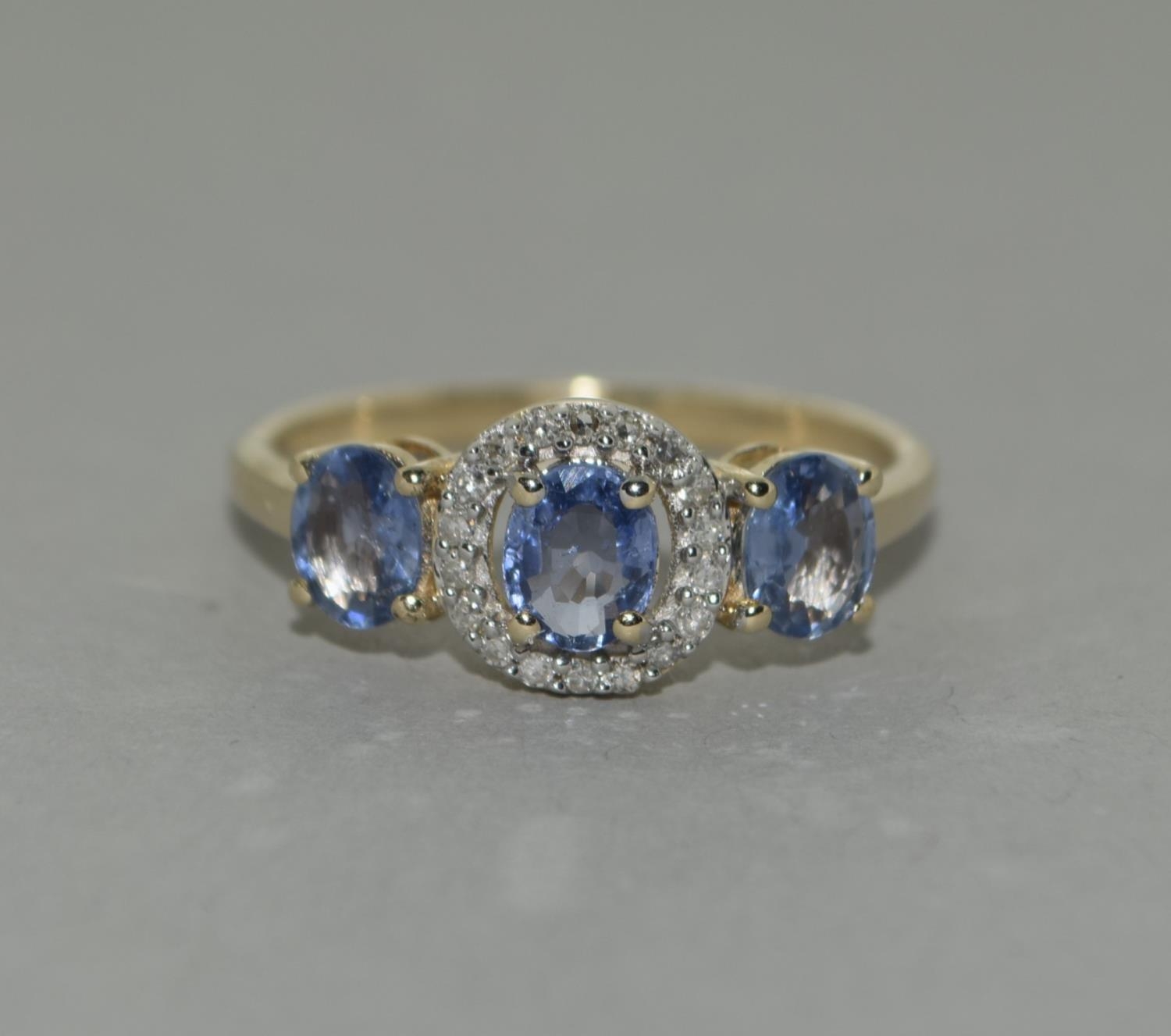 A 9ct gold Ceylon Sapphire and Diamond ring Size N - Image 6 of 6