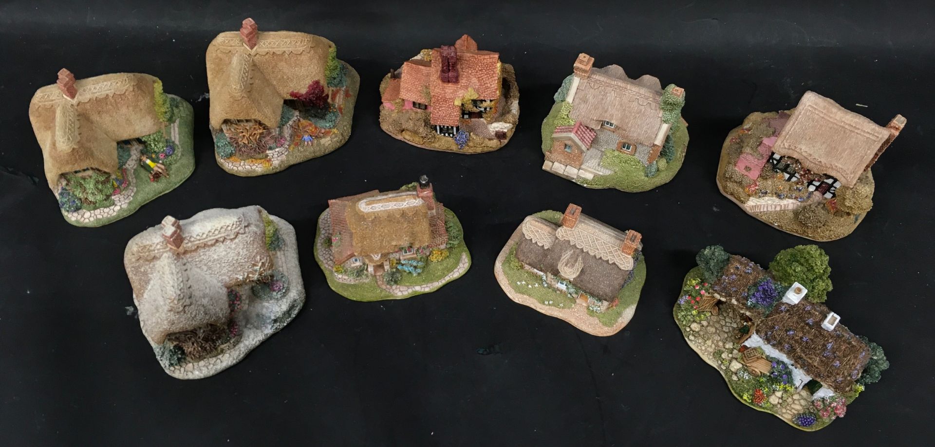 Lilliput Lane to include A year in an English Garden summer, autumn, winter, Ploghmans cottage etc. - Image 2 of 3
