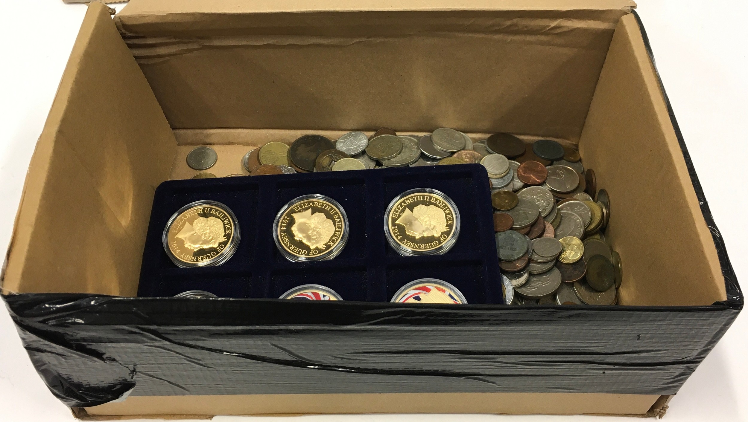 A large collection of foreign coinage. - Image 6 of 6