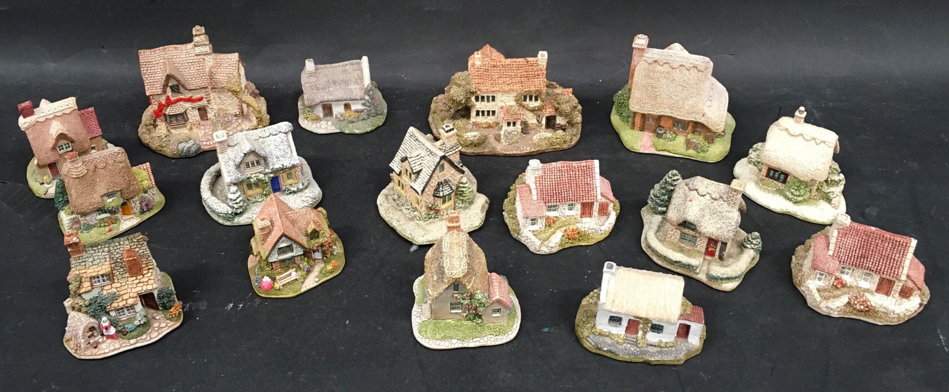 16 Lilliput lane houses to include Reading Cottage, Victoria cottage, Holme Dyke, Bro Dawel, Grandma