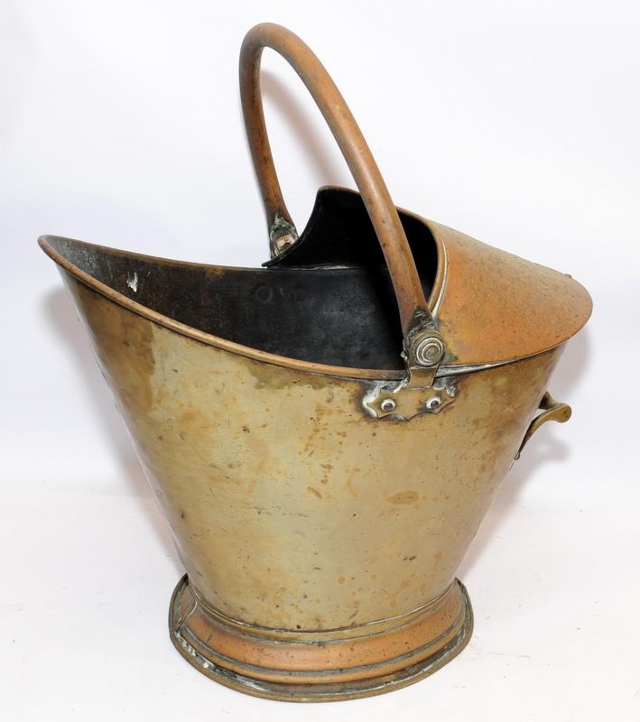 Vintage copper and brass to include coal scuttles and kettles. Four in lot - Image 3 of 4