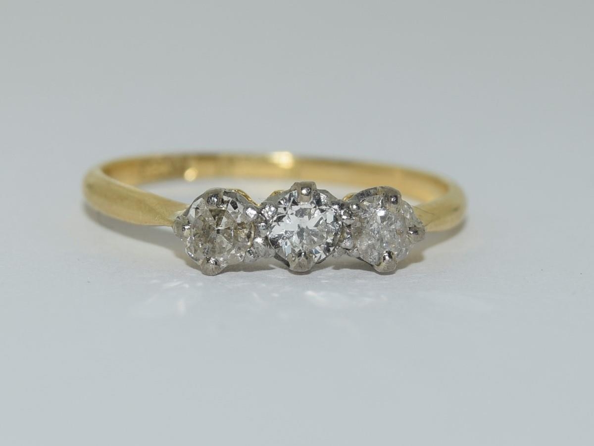 18ct gold and platinum ladies 3 stone diamond ring approx 0.33ct size M