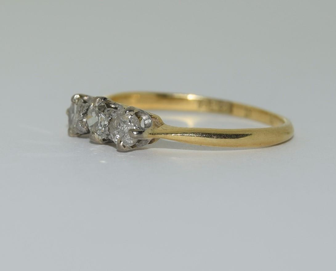 18ct gold and platinum ladies 3 stone diamond ring approx 0.33ct size M - Image 4 of 6