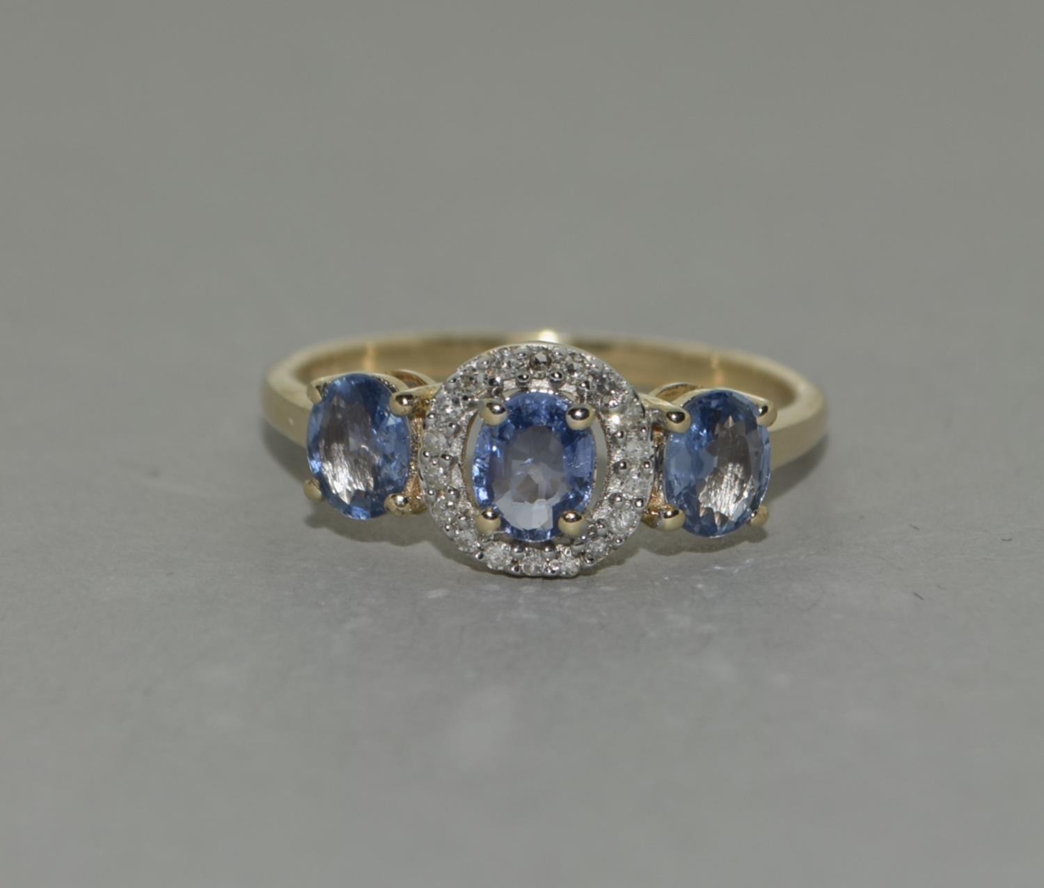 A 9ct gold Ceylon Sapphire and Diamond ring Size N - Image 5 of 6